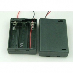 Pojemnik na baterie 3xR6 z pokrywą i kablami-24483